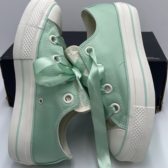 Converse WMNS CTAS LIFT OX
STICKY ALOE/EGRET/EGRET A10300C Platforms Sneakers - Picture 11 of 16